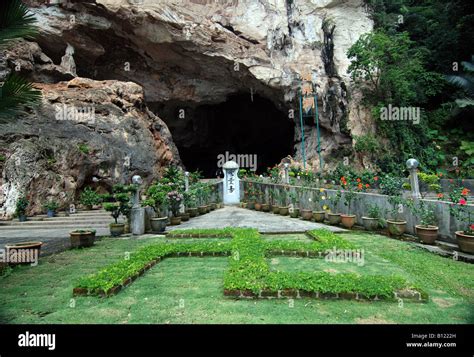  Der Kek Lok Tong Tempel: Eine mystische Höhlenanlage voller spiritueller Schönheit