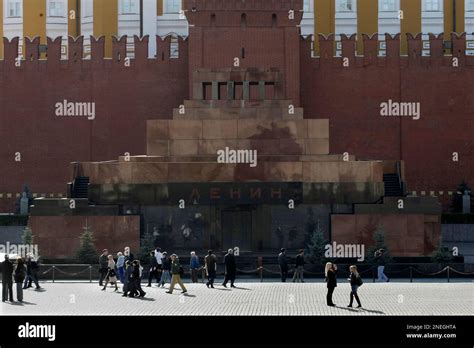 Das Mausoleum von Lenin: Ein Monumentaler Blick in die Sowjetische Vergangenheit!