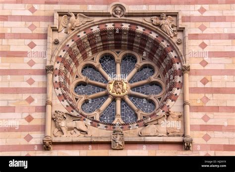  Der Kaiserdom zu Speyer: Ein Meisterwerk der Architektur und ein Fenster zur Vergangenheit!